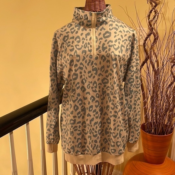 Hount sweatshirt. Light and beautiful - Picture 1 of 9